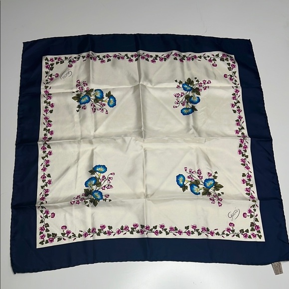 Gucci 26” Silk 1970’s Scarf Floral Design Petunias Bluebells - New Unworn - Picture 1 of 4